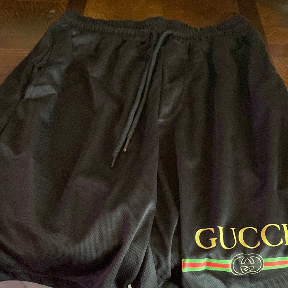 Color black